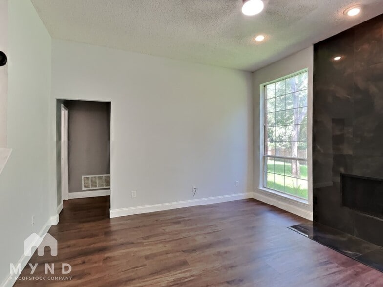 Building Photo - 2616 Belmont Ct