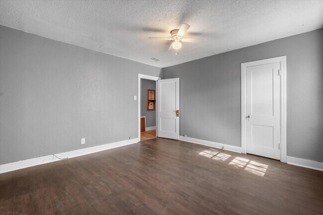 Building Photo - 2402 Avenue U