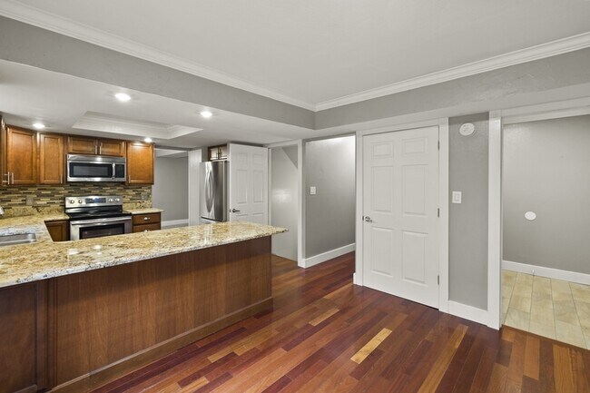 Building Photo - 5647 Old Farm Cir E
