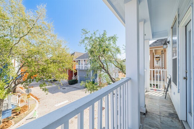 Building Photo - 3325 New Garden View Ln