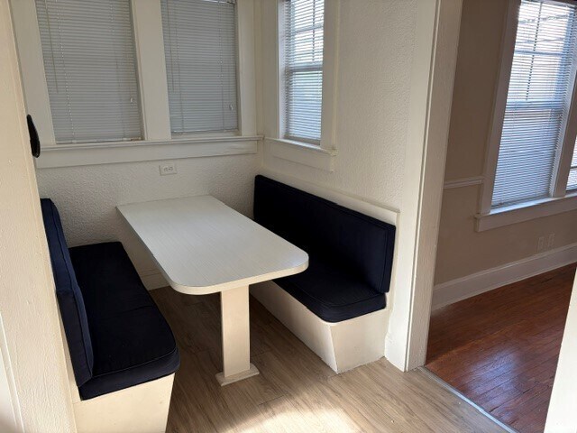 Breakfast Nook - 307 Hibiscus St