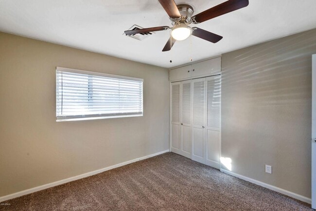 Building Photo - Remodeled property with lots of space and ...