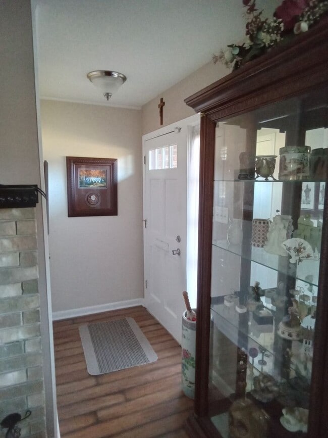 Building Photo - ***Broadmoor / Anderson Island Area***