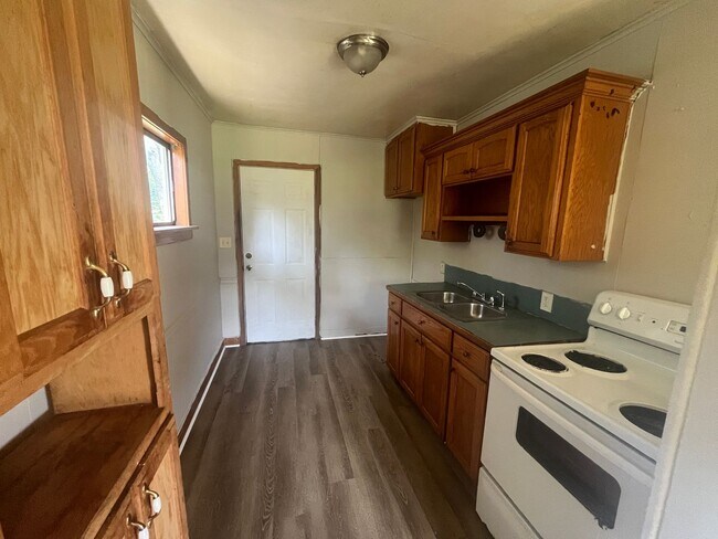 Building Photo - 2 br home in Ward