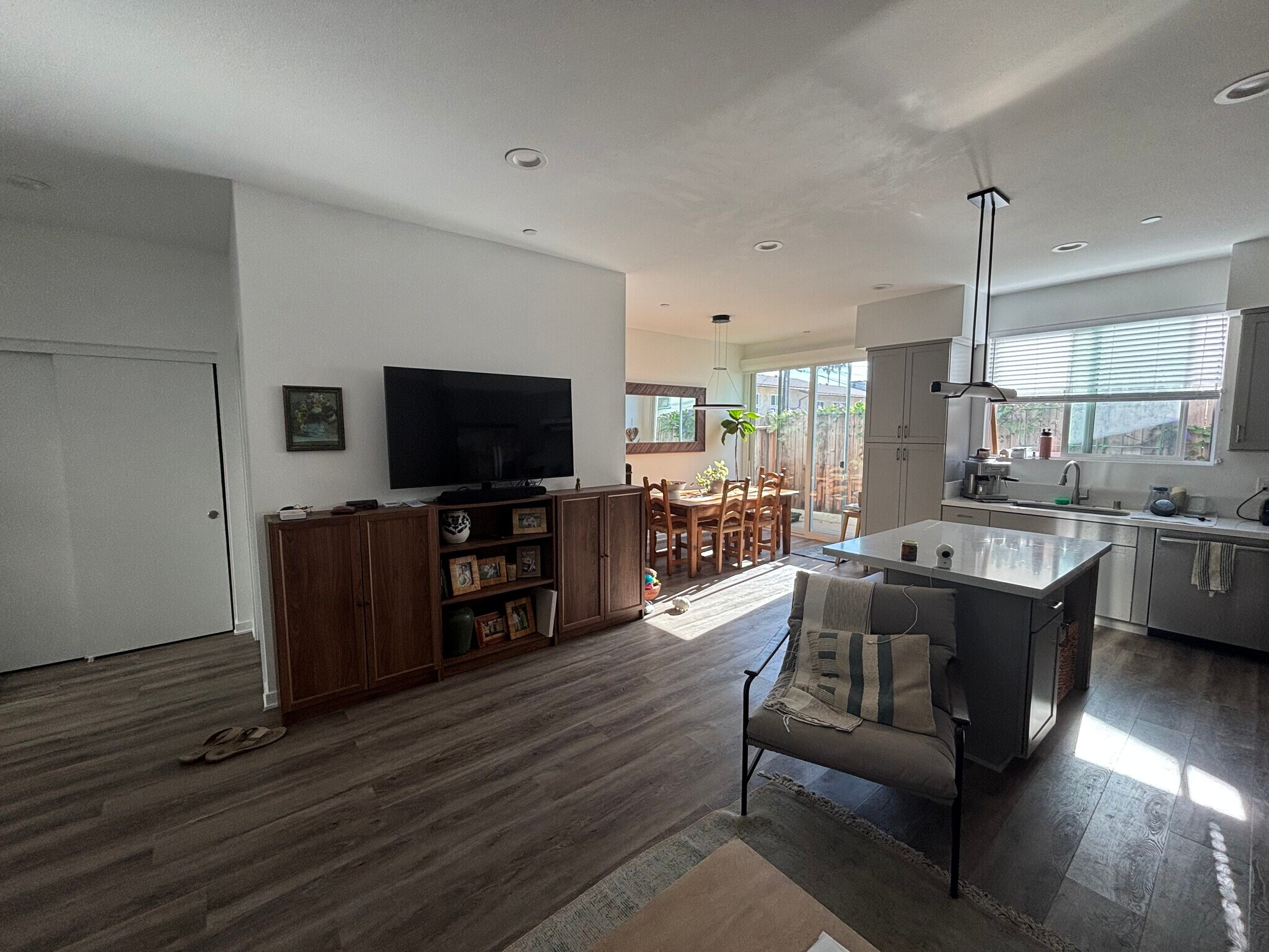 Building Photo - 1260 E Santa Clara St