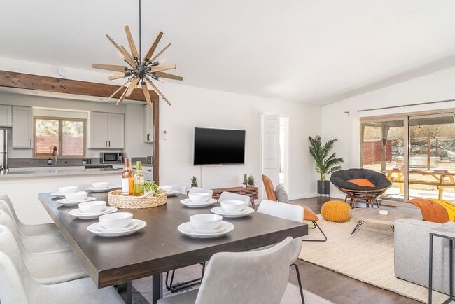 Building Photo - 57405 Navajo Trl