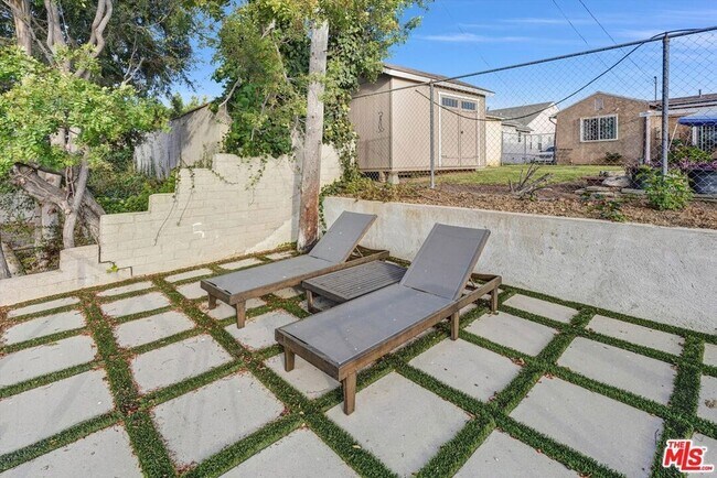 Building Photo - 1920 Van Wick St