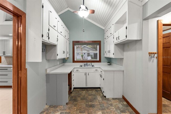 Building Photo - 10519 Bridgewood Dr