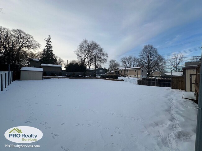 Building Photo - 3 Bedroom Home in Crystal