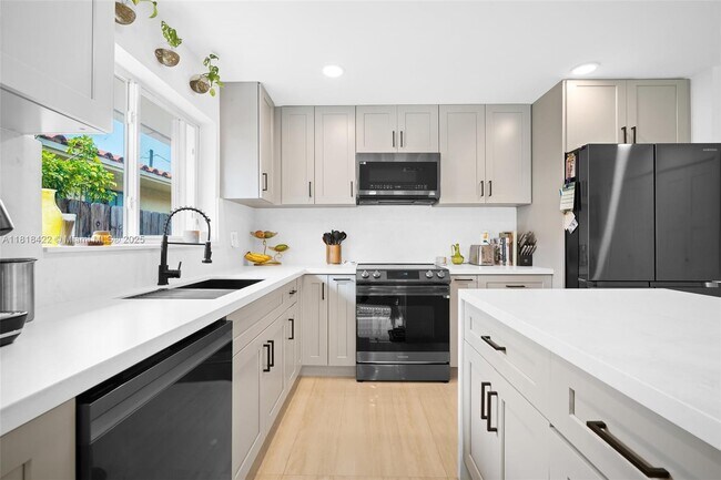 Building Photo - 2231 SW 63rd Ave