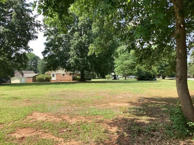 Building Photo - 760 Goudlock Rd