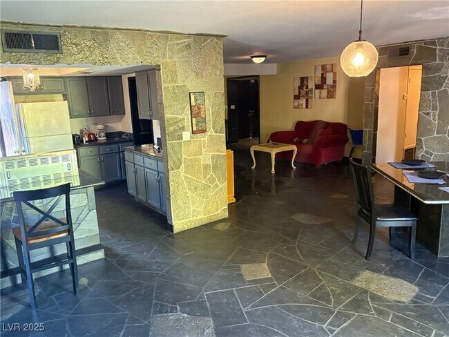 Building Photo - 3167 El Cedro Cir