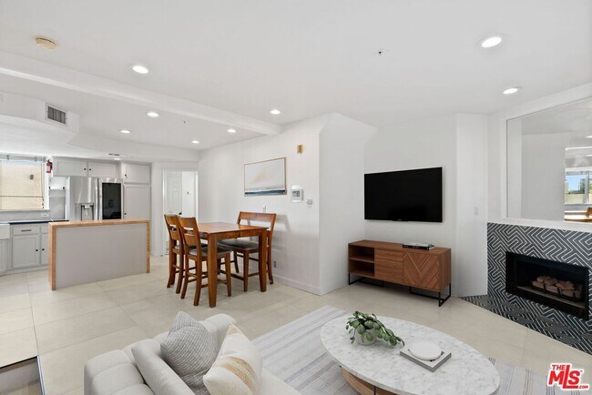 Building Photo - 3854 Beethoven St