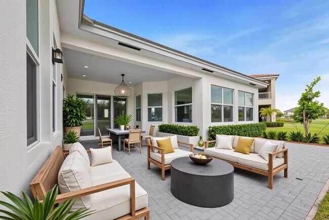 Building Photo - 15144 Wildwood Cir