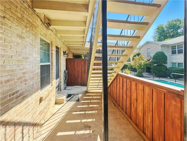 Building Photo - 7718 Royal Ln