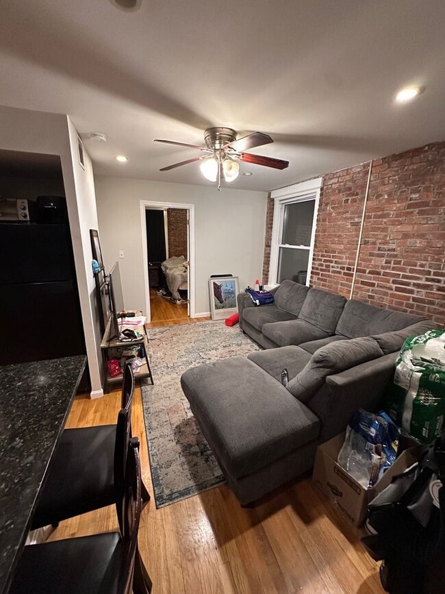 Building Photo - Very nice 3 bed in the North End