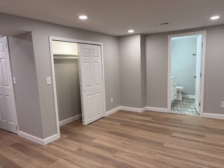 Building Photo - 4919 Fuller Dr