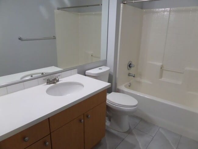 Building Photo - Super Nice 2-Bedroom Townhouse w/Attached ...