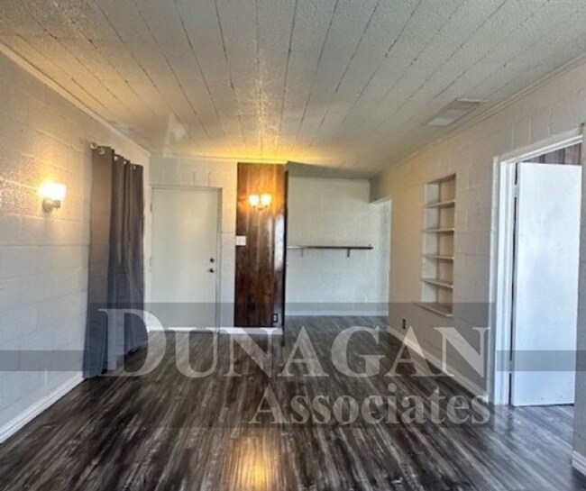 Building Photo - 207 1/2 N. Alameda St