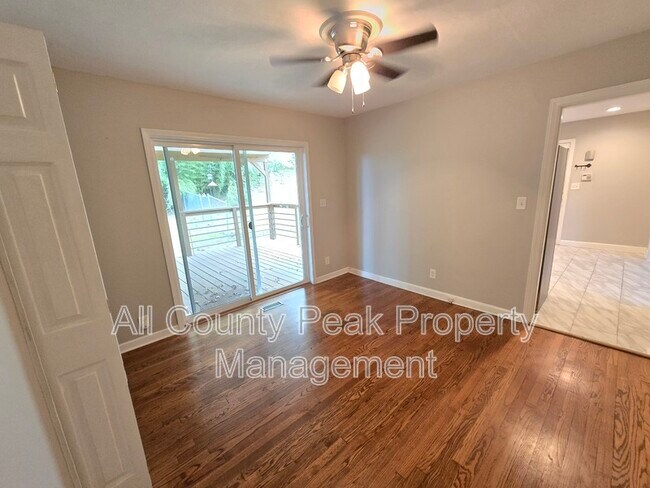 Building Photo - 3934 Kensington Dr