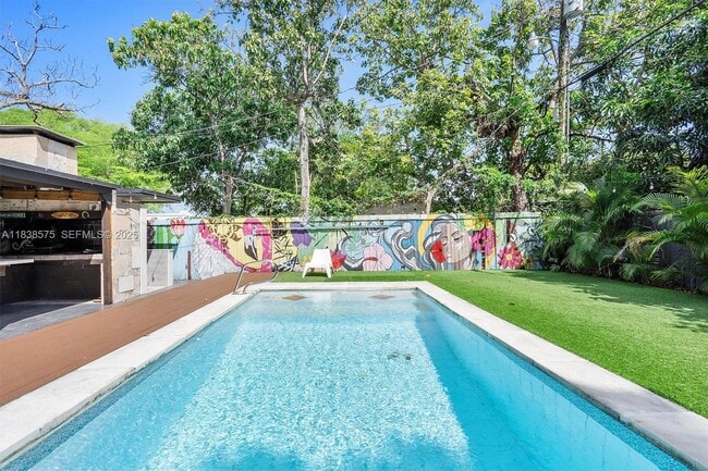 Building Photo - 266 NE 117th St