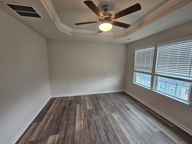 Building Photo - 3 Bedroom, 2.5 Bathroom Townhome, Available NOW