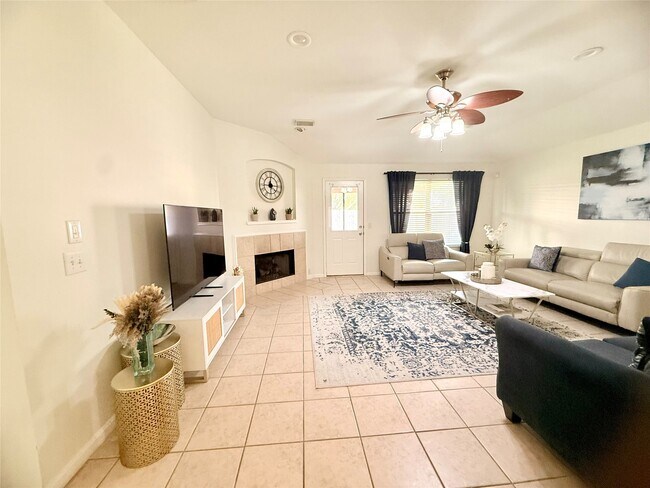 Building Photo - 4615 Pin Oak Creek Ln