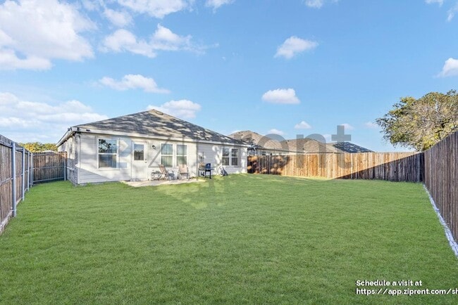 Building Photo - 2301 Vlg Crk Ln