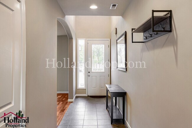 Building Photo - Modern Comfort Meets Prime Beaverton Living, NOW WITH NEW PRICE $3,150!
