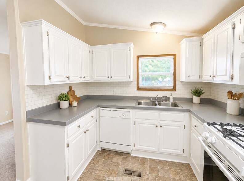 Building Photo - 49430 Au Lac Dr E
