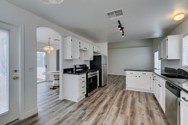 Building Photo - Single story home - NO HOA