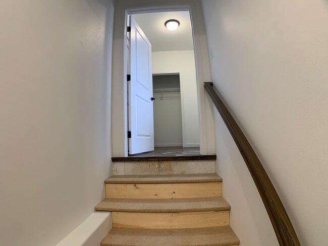 Building Photo - 3 Bed 2.5 Bath Single Family Home