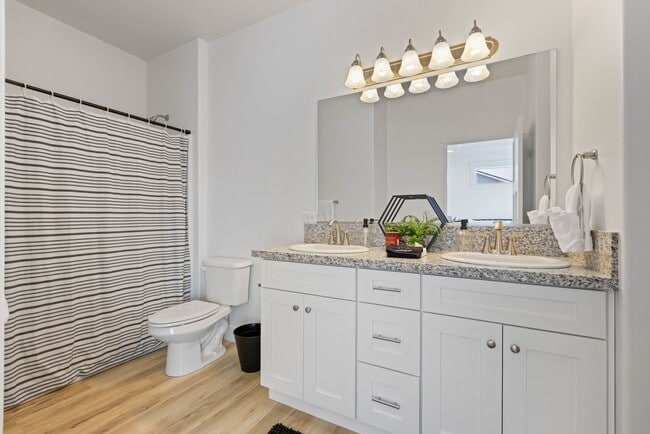 Building Photo - Modern Luxury Townhome in Prime Location –...