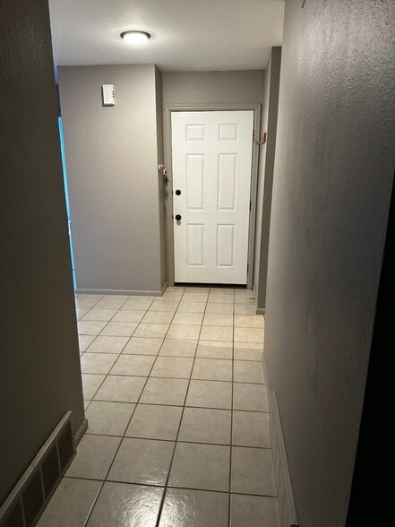 FOYER WITH LARGE CLOSET - 3260 47th St