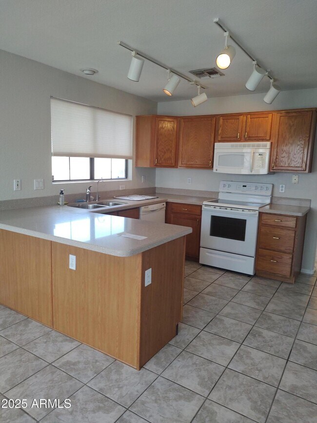 Building Photo - 3220 E Hononegh Dr