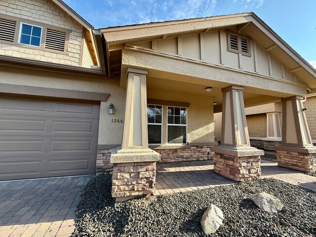 Primary Photo - Amazing townhome in Quailwood