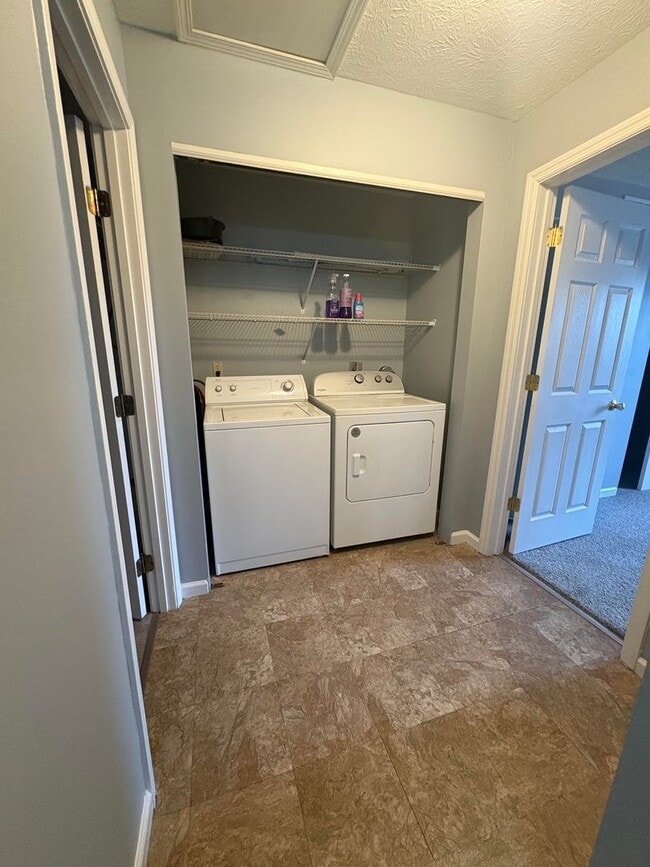 Building Photo - 3 Bd 1.5 Bath Single Family Home