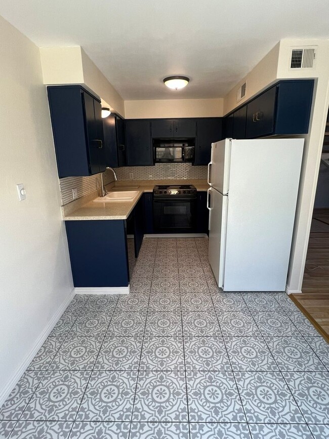 Building Photo - All Utilities Included! Charming 2-Bedroom...