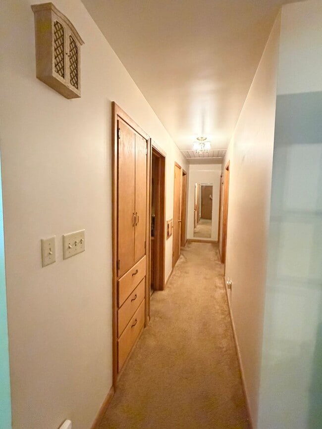 Building Photo - 241 Croswell Rd