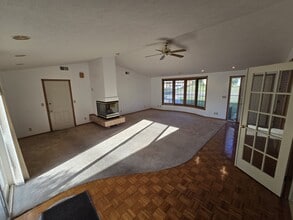 Building Photo - 420 Steinway Rd