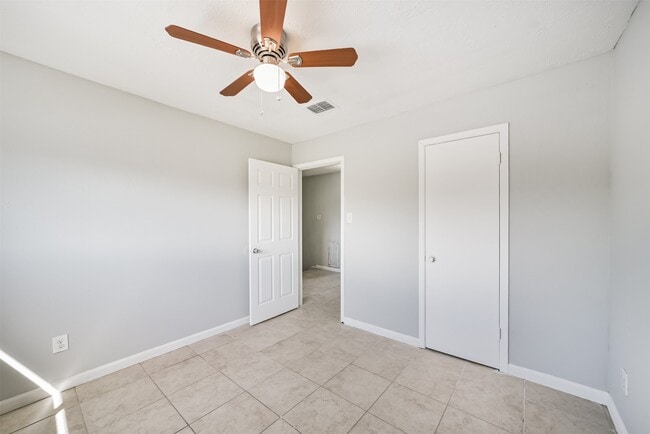 Building Photo - 7059 Chasewood Dr