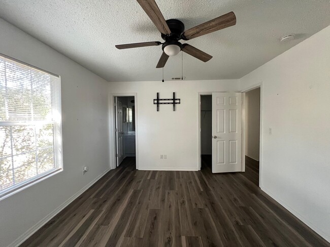 Building Photo - 677 W 5th Ave