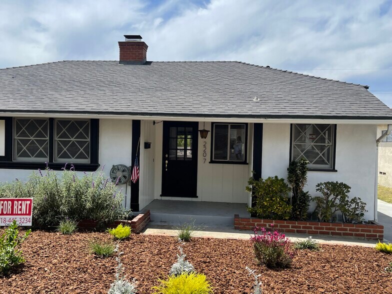 Building Photo - 2207 Jolley Dr