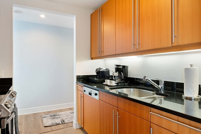 Building Photo - 1435 Brickell Ave