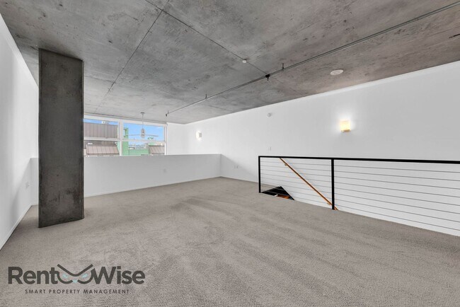 Building Photo - 77 Dow Pl