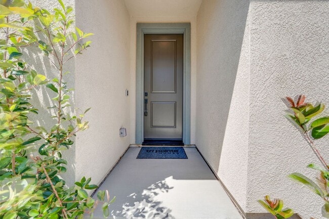 Building Photo - Never Lived In 4 Bedroom Home for Rent in Folsom Ranch!