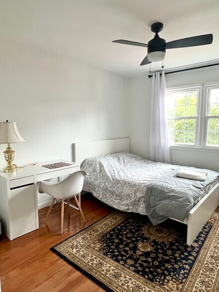 Building Photo - 6520 Roswell Rd