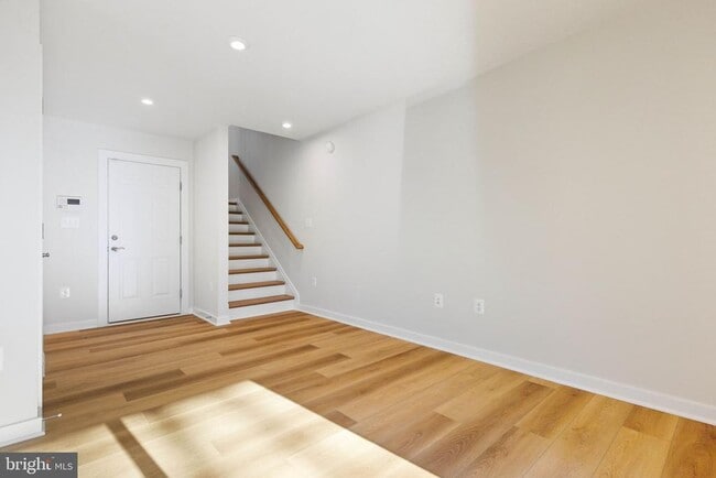 Building Photo - 1017 Venifena Terrace SE