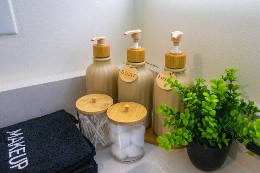 Building Photo - 523 Princeton St