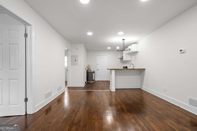 Building Photo - 1437 Vesta Ave